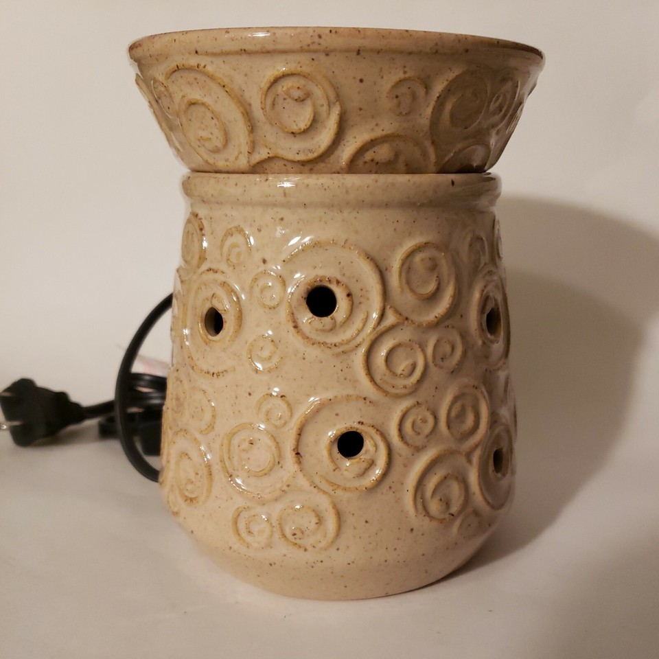 Scentsy Wax Candle Warmer Angora Tan SwirlsScrolls Pattern Ceramic