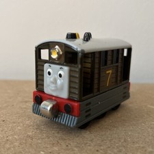 Thomas The Train Diecast Metal Take Along N Play TOBY 7 Brown Train Car 2002