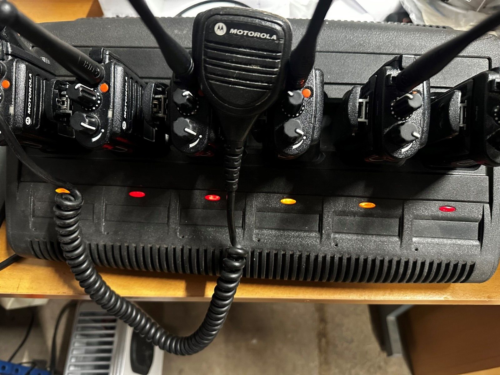 6 x Motorola DP4600e UHF DMR Radio with Impress batteries and a charging station - Picture 2 of 6
