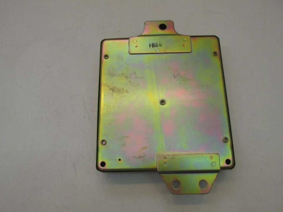 Módulo de control del motor Mitsubishi Cordia Tredia 1984 OEM ECM MD072034 Foto 4 de 4