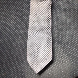 Cravate GUCCI 58,26 pouces motif pois gris soie élégante