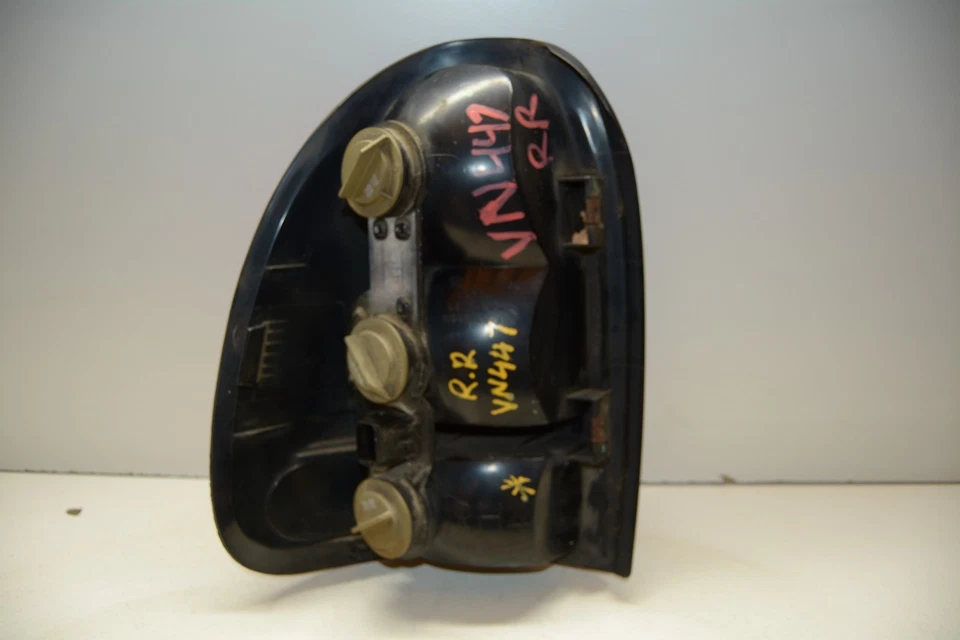 Dodge Caravan 1996-2000 pasajero lado derecho luz trasera lámpara OEM, 166-02506 Foto 2 de 4