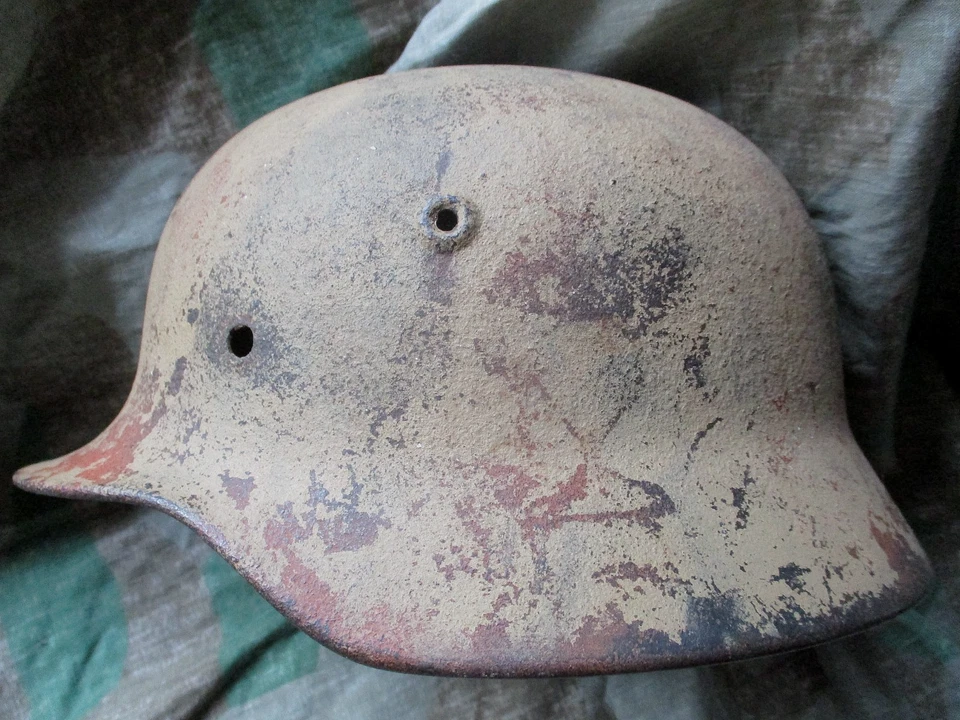 ORIGINAL WW2 GERMAN LUFTWAFFE m42 STEEL HELMET SHELL with camo paint - Image 2 of 4