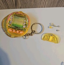 Vintage Toy 1997 Tiger Electronics Giga Pets Keychain FOR PARTS Or REPAIR 