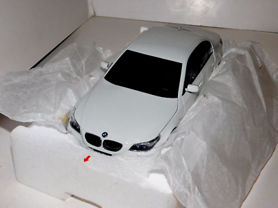 BMW 545 5 Series E60 SEDAN 2006 KYOSHO 08591W 1:18 | eBay