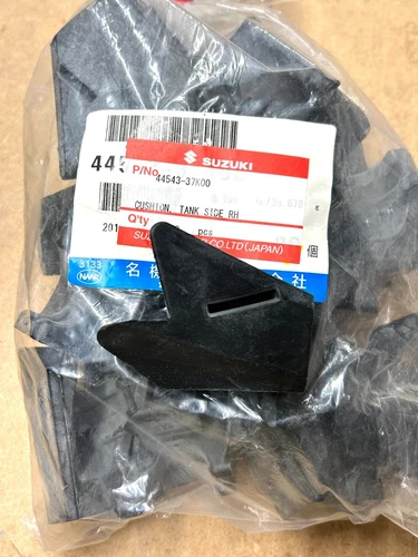 CUSHION,FUEL TANK SIDE RH