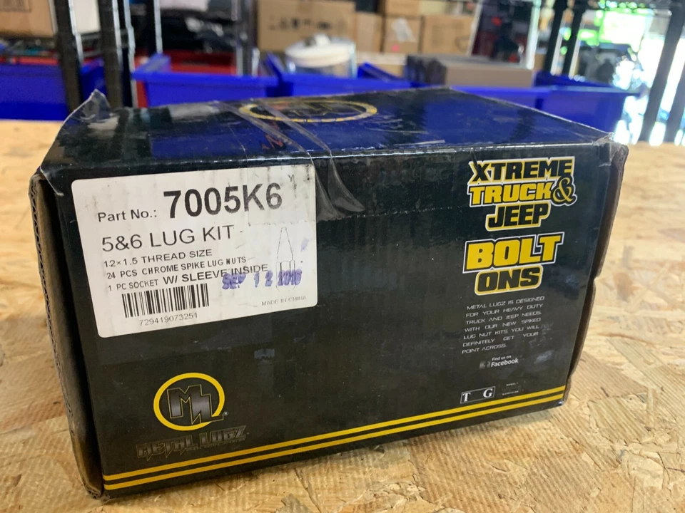 Kit completo de tuercas de metal cromado 24-12x1,5 Lugz con clavos Lugz estilo cónico 12 mm x 1,5 Foto 2 de 4
