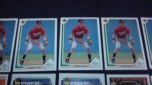 Lot of 23 Chipper Jones Rookie Cards - Picture 4 of 10
