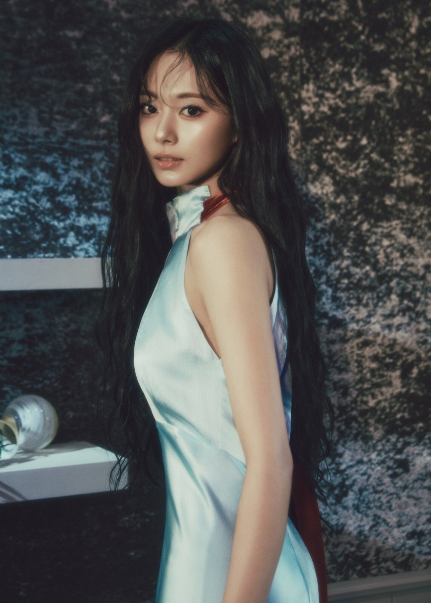 TWICE ツウィ aboutzu 240907 音楽中心 サノクトレカ TZUYU TWICE 1st Mini Album [abouTZU] Random Ver. CD+P.Book+Poster+