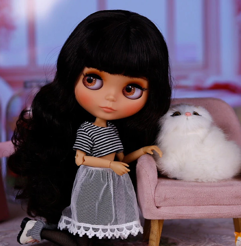 Poupée Blyth Avec Visage Mat De 30cm Et Cheveux Longs Noirs