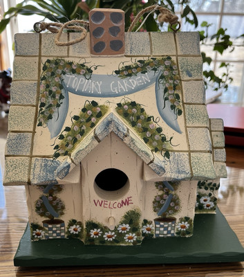 VINTAGE KATHY HATCH HANDPAINTED SPRING TOPIARY GARDEN BIRDHOUSE INDOOR /OUTDOOR