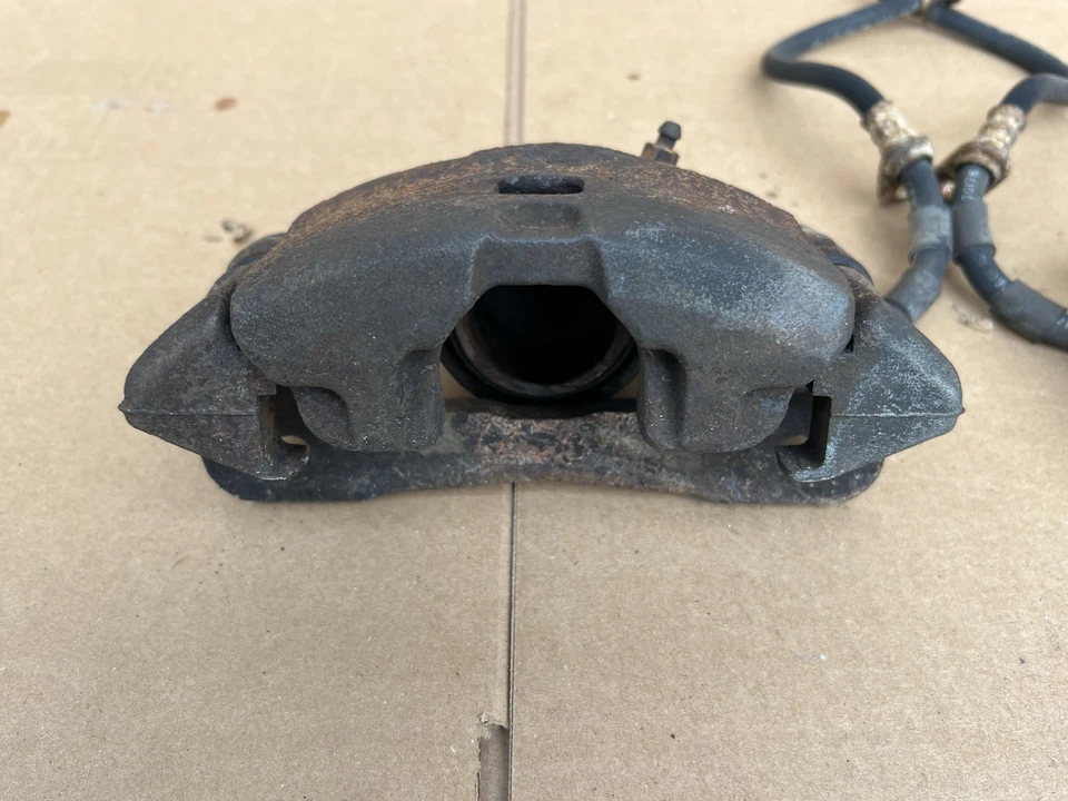 Pinzas de freno delanteras Honda Civic EK 1996-2000 con soportes sin ABS OEM Foto 2 de 4