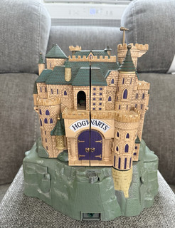 Harry Potter Hogwarts Castle Fold Out Playset w/ Mini Figures Multicolor