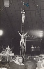 Sombrero de equilibrio de escalera acróbata circo malabares techo grande años 70 - Foto original