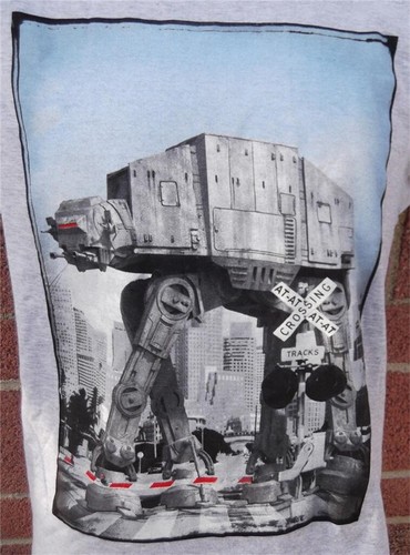 DIVERTIDA CAMISETA STAR WARS AT-AT CROSSING PEQUEÑA NUEVA CON ETIQUETA EL IMPERIO CONTRAATACA - Imagen 2 de 5