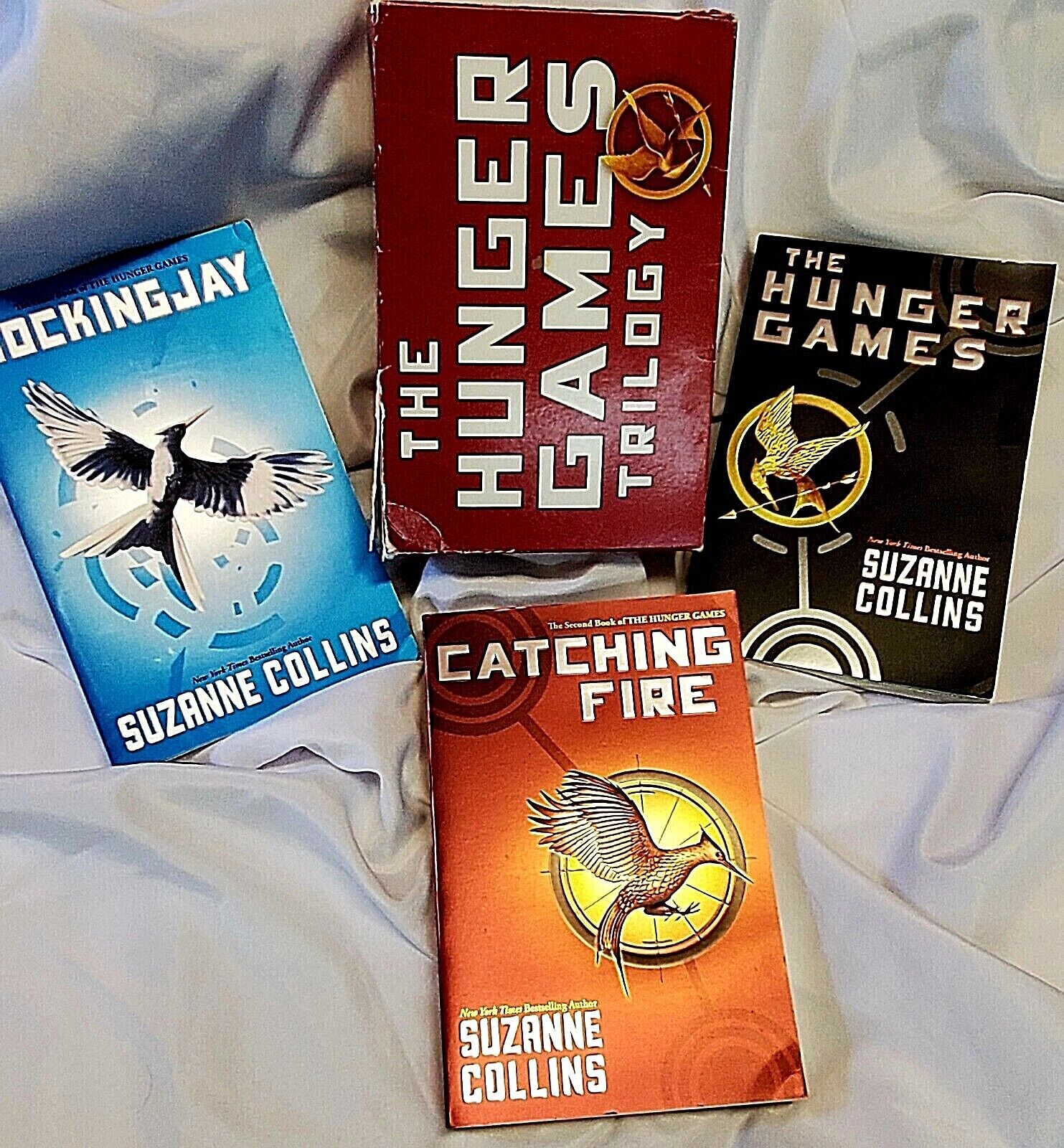 THE HUNGER GAMES TRILOGY BOXED SET, Suzanne Collins