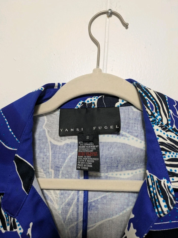 Chaqueta de algodón floral negra azul talla A Yansi Fugel para dama Foto 3 de 4