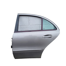 E102* Mercedes Benz W211 E Klasse Limousine T&uuml;r hinten links F.723 Cubanitsilber