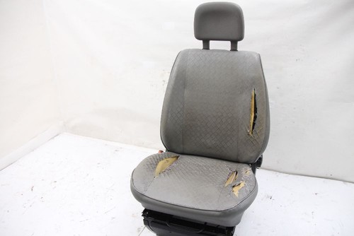 Fahrersitz vorn links VW T4 Kasten 701881257 beschädigt und verschmutzt 12-1999