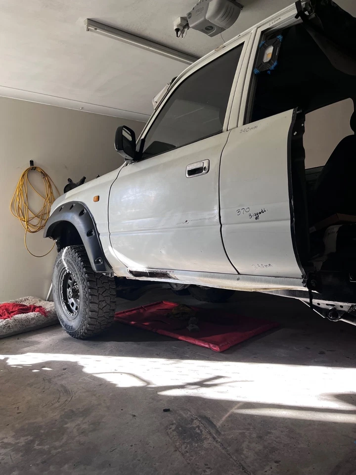 toyota landcruiser 80 series - image 3 of 4