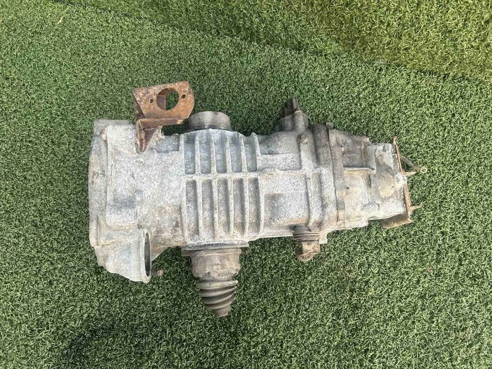 VW Transporter III Dose (05.79-12.92) Getriebe 091301107C - Image 2 of 4