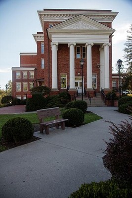 Photo:Lewisburg WV Carnegie Hall 2015 Red Brick Performance Center