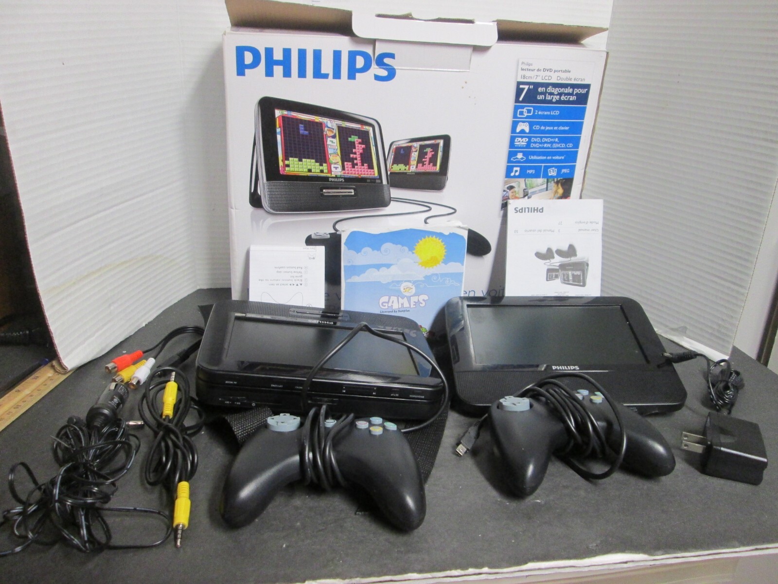 Philips PD7012G/37 Portable DVD Player with 7-Inch Screen  -image