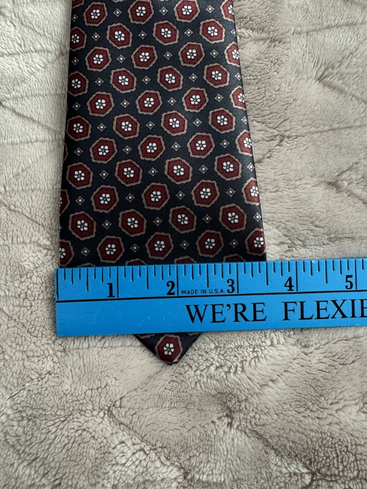 John Weitz Men's Geometric Design Tie 56" Long 3.5” Wide Necktie Made In The USA - Image 2 of 4