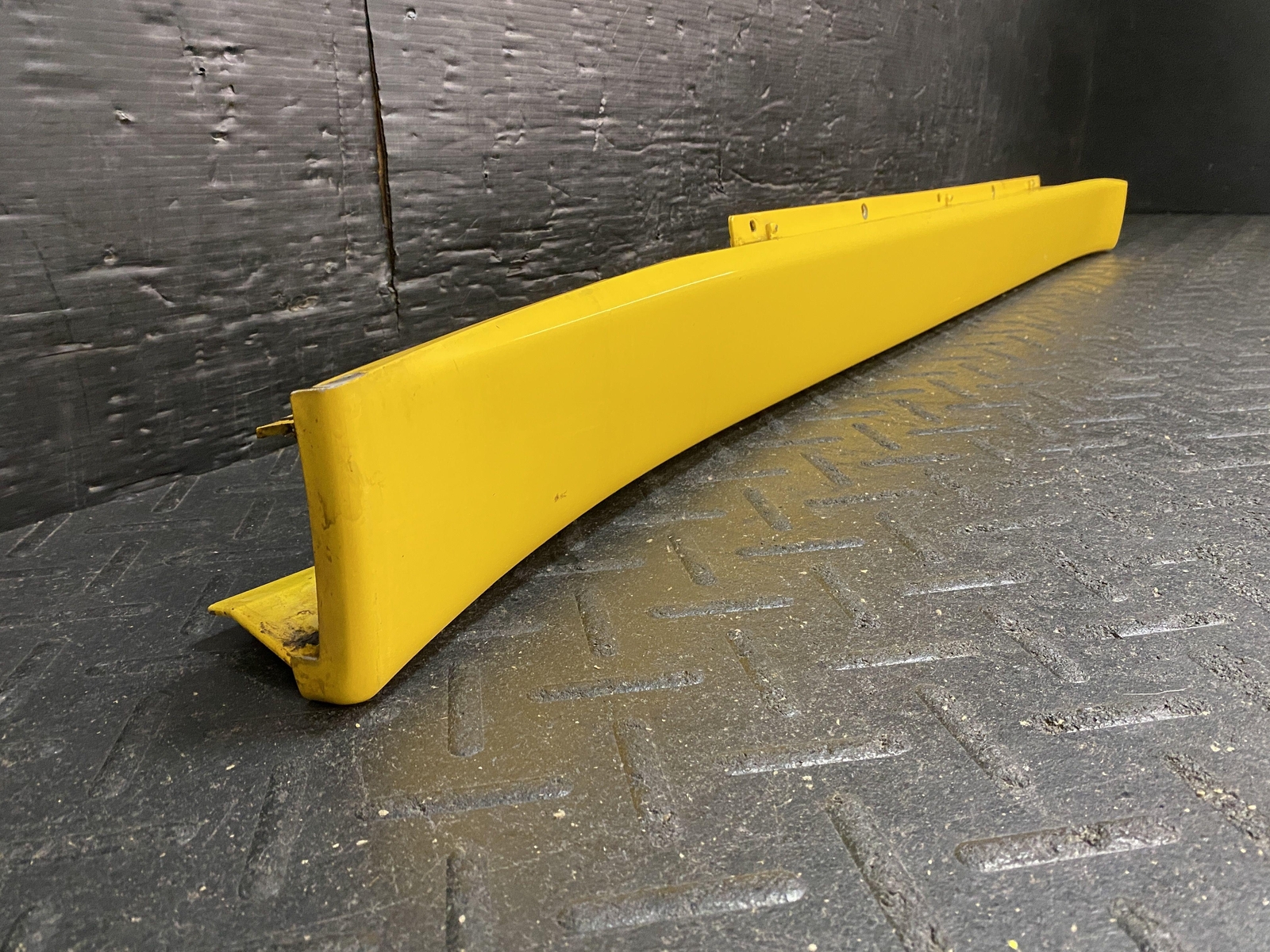 02-06 MASERATI SPYDER PASSENGER RH ROCKER PANEL TRIM SIDE SKIRT MOULDING YELLOW