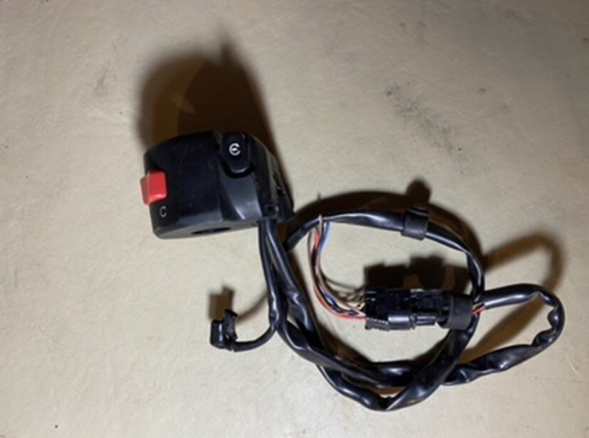 20 21 22 ZX6 ZX6R NINJA RIGHT HANDLEBAR SWITCH CONTROL 20 21 22 ZX6 ZX6R NINJA RIGHT HANDLEBAR SWITCH CONTROL