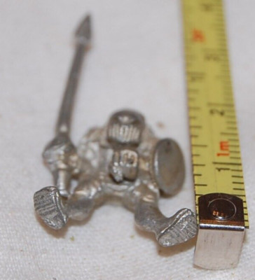 VINTAGE UNBRANDED ORC HEAVY KNIGHT NO MOUNT BARE METAL 1 FIGURE W SHIELD & SPEAR