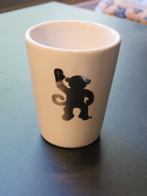 Spirituosen Schnapsglas ~ Zylinder Gealtertes Monkey Rum ~ Comedian Zane Lamprey