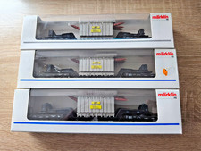 Einen Märklin 4617 H0 Tiefladewagen in OVP