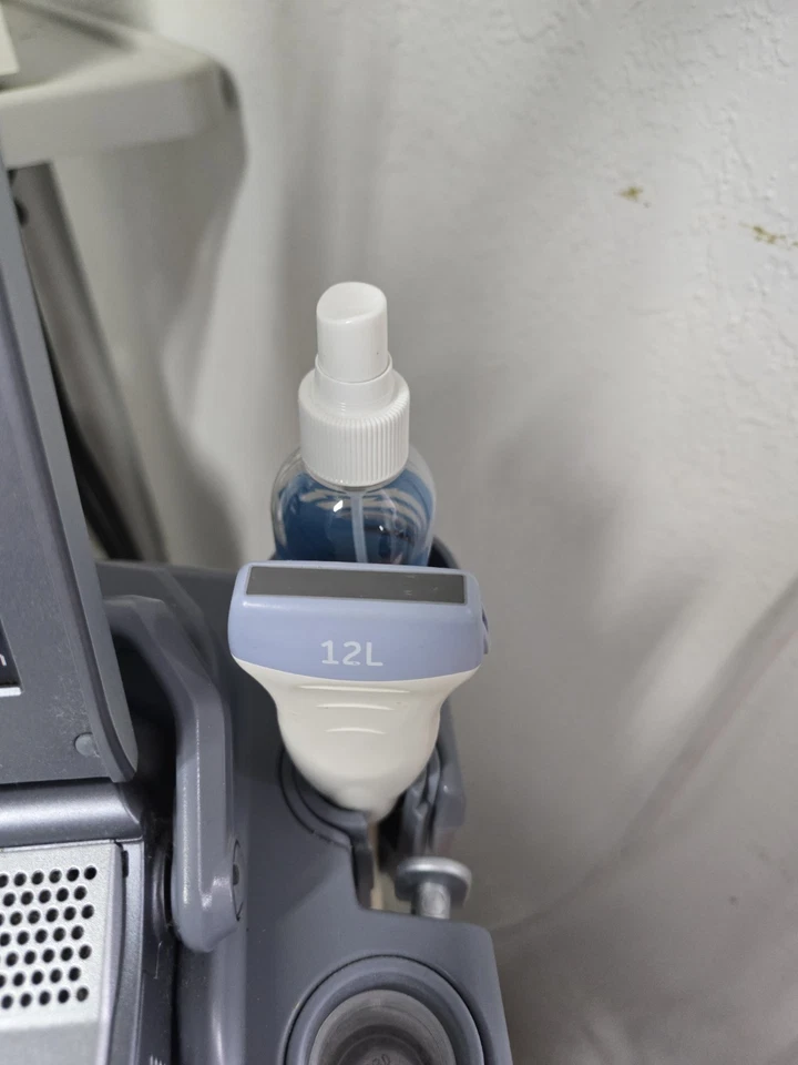 Sistema de ultrassom GE LOGIQ E com transdutor de 12L e carrinho como na foto FUNCIONANDO - Imagem 3 de 4