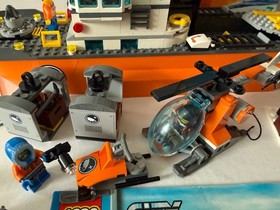 LEGO City ARCTIC ICEBREAKER #60062~100 % COMPLETE w/All Minifigures & Manuals