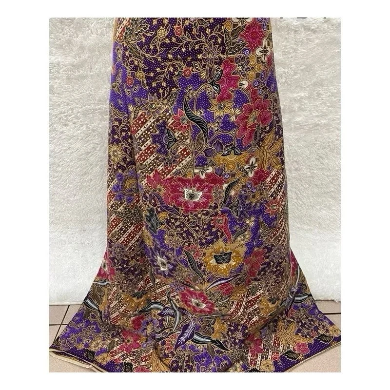Exclusive Batik Sarong Malaysia 100% cotton [ Random Colour & Design ]  - Image 3 of 4