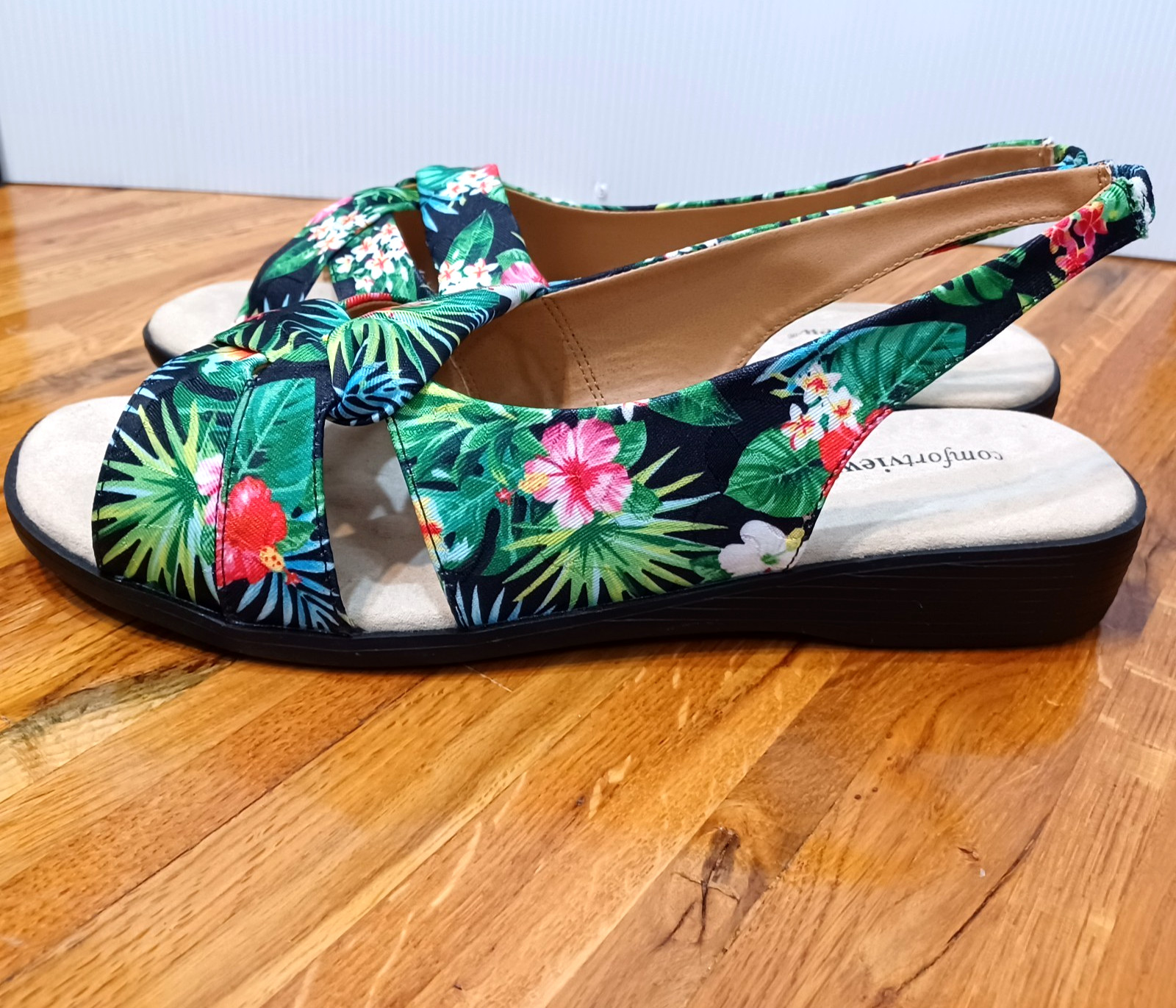 Comfortview Adele Women's Size 12W Green Red Black Tropical Slingback Sandals