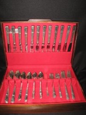 ONEIDA PRESTIGE PLATE GRENOBLE IN STORAGE CHEST - SERVICE FOR 12 - CA 1938