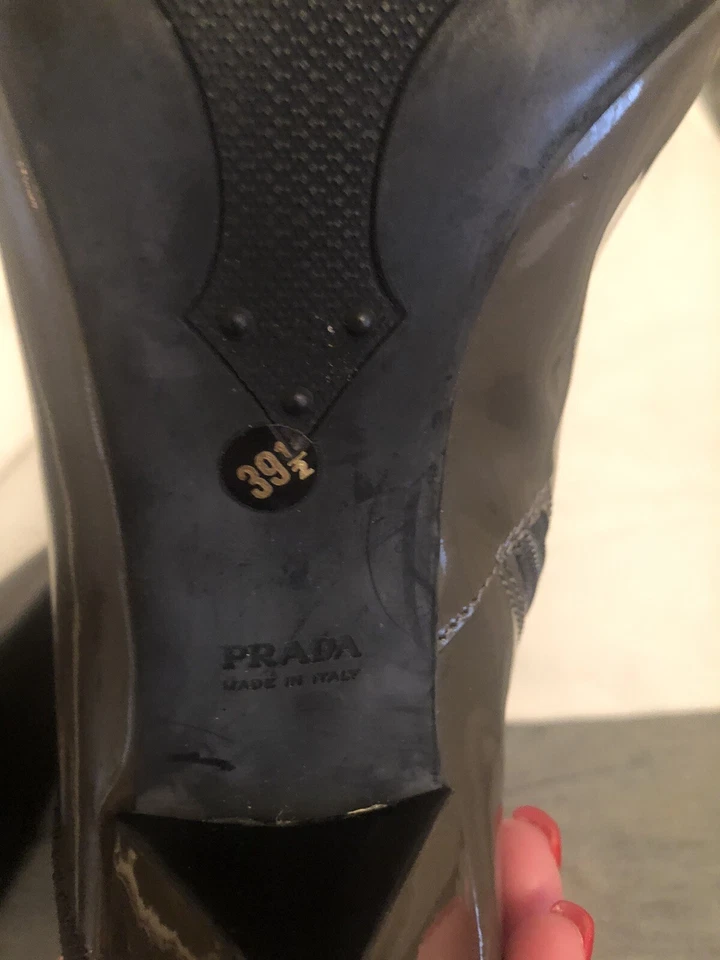 Botines de cuero Prada gris pantent talla 9 1/2. Precio original 975,00 Foto 3 de 4