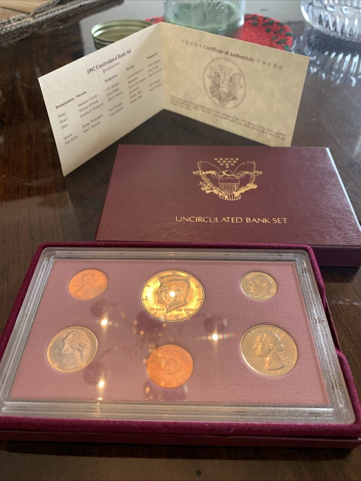 1992 D U.S. MINT UNCIRCULATED COIN BANK SET ~ W/ BOX & COA - Image 3 of 4