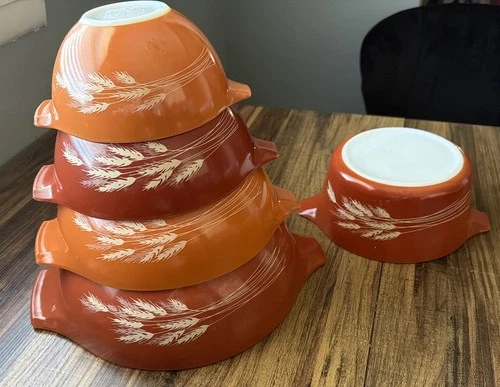 VNTG PYREX Autumn Harvest Cinderella Wheat  4pcs Mixing  Bowl one casserole