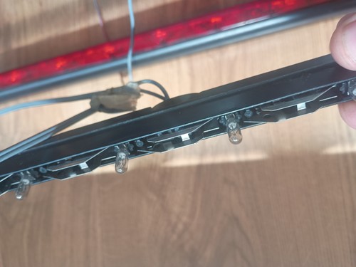 AUDI 80 B4 HELLA SALOON TAILGATE TRUNK SPOILER - Picture 3 of 10