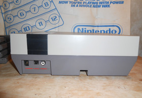 VTG 1985 Original Nintendo NES Bundle Lot Games Controllers Zapper Power Pad