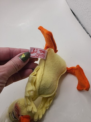 Vintage ANNALEE Poseable 6" Yellow Duck with Tags 1996 - Picture 4 of 6