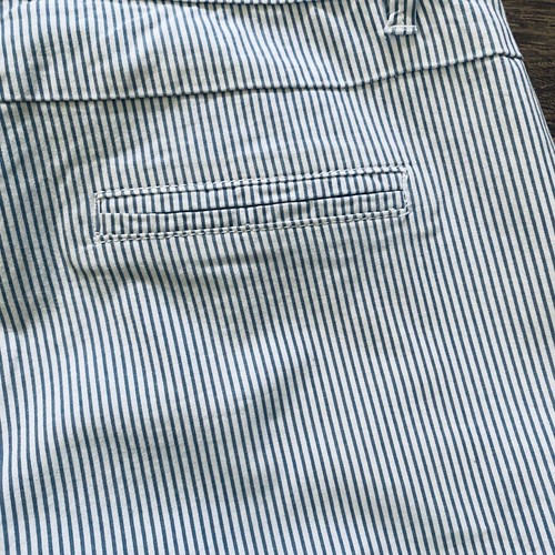 Cotton On Womens Chino Shorts White W/ Grey Pinstripe Size 12 Summer Spring - Picture 7 of 10