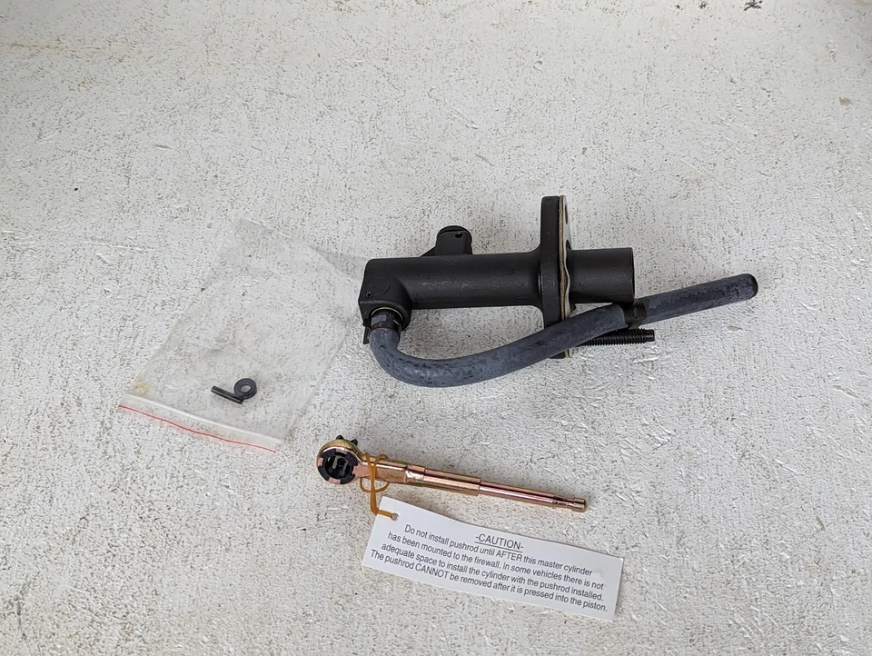 Cilindro maestro de embrague para Ford Escape Mazda Tribute 2001-2005, Dorman CM640008 Foto 3 de 4
