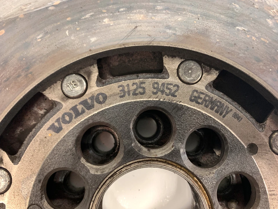 05-13 Volvo S40 V50 C70 C30 Manual Transmission Flywheel 31259452 - Image 2 of 4