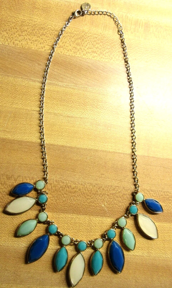 19" FIRMADO LC LIZ CLAIBORNE Tono Plata Azul Off White Cadena Disfraz Collar Foto 2 de 2