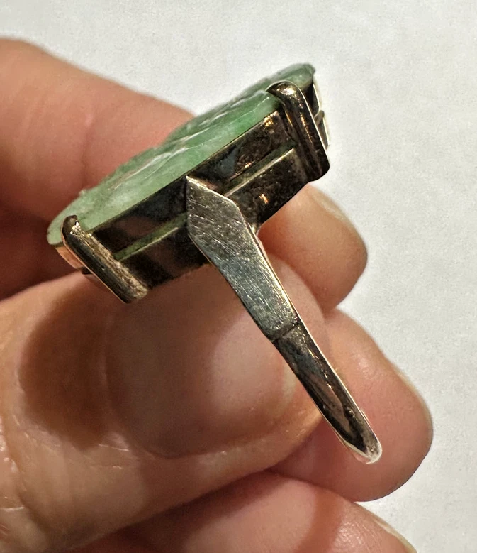 9k Oro Ovale Intagliato Verde Giadeite Giada Frutta Pesca Misura 6.5 Anello - Immagine 3 di 4