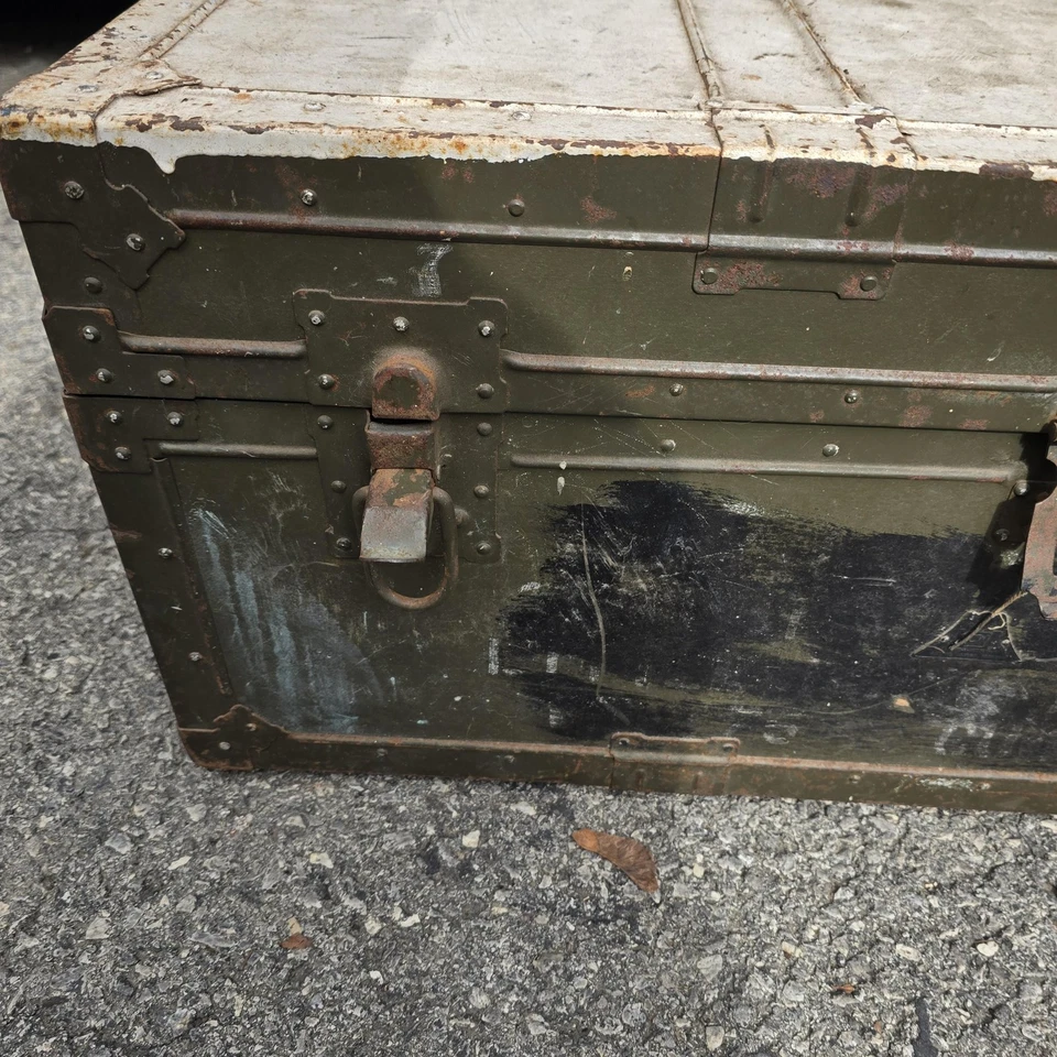 Baúl de almacenamiento vintage militar de metal oliva Drab hecho en Japón Foto 2 de 4